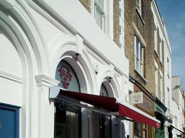 La facciata di Casa N216 in Kensington Park Road, a Notting Hill
